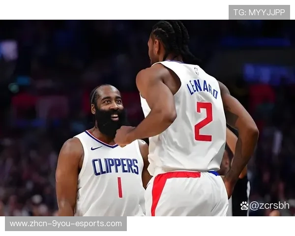 快船球员终场一记中投点燃全场欢呼